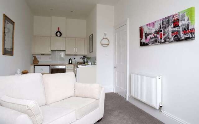 1 Bedroom Apartment In Edinburgh's New Town