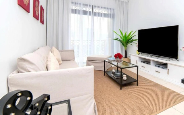 Elegant Escape of Downtown