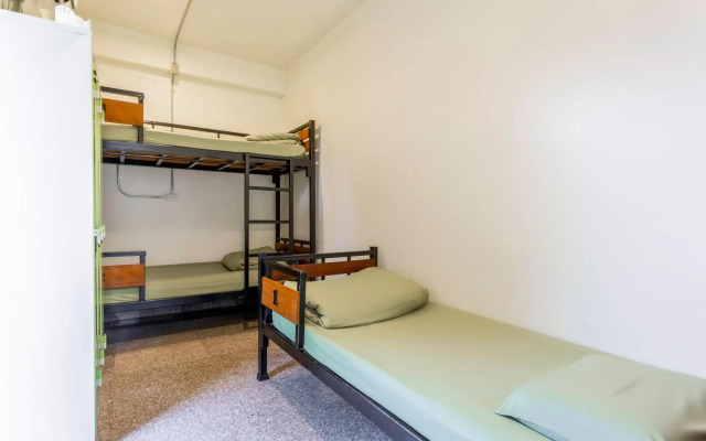 OYO 928 Leaf Hostel