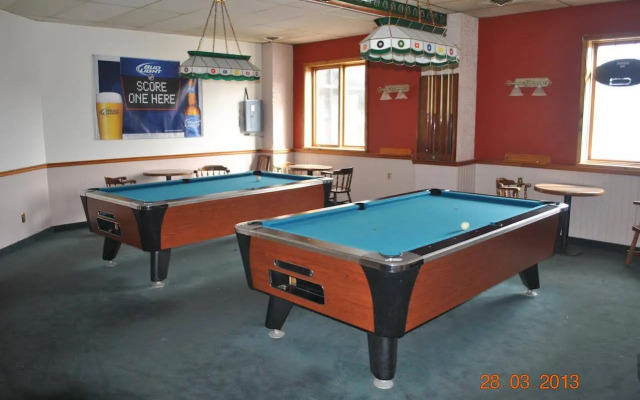 Jolly Roger Inn & Resort