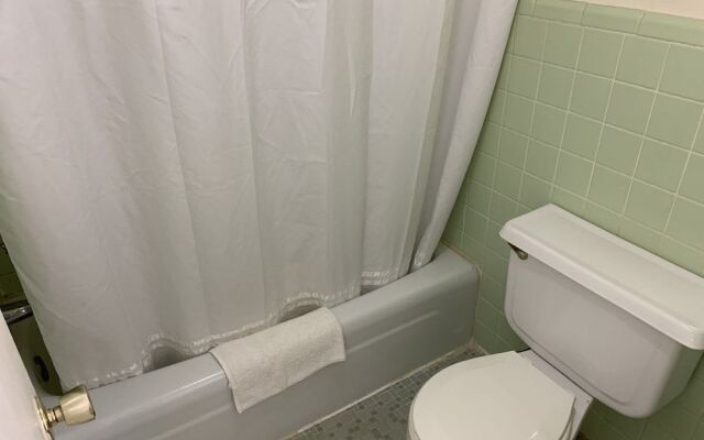 American Inn and Suites