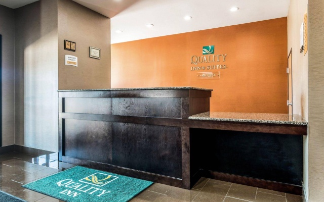 Quality Inn & Suites Salem Near I-57