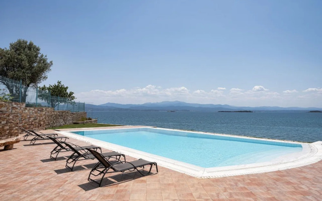 Eretria Luxurious Seafront Villa
