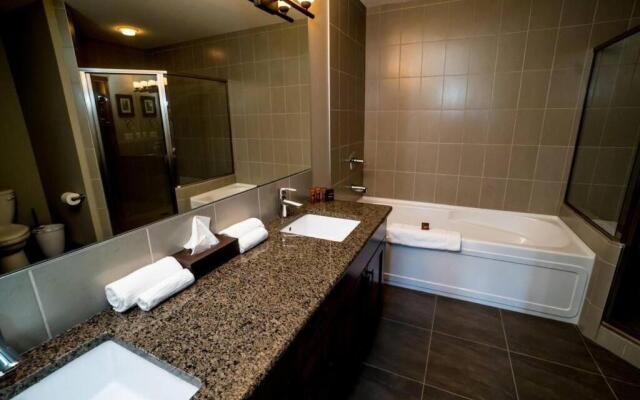 Spacious 3BR 2BA Penthouse with Mountain Views
