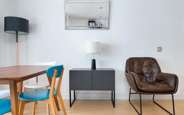 D8 - Canal View Apartment