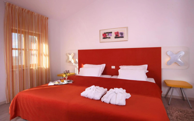 Hotel & Restaurant Velanera