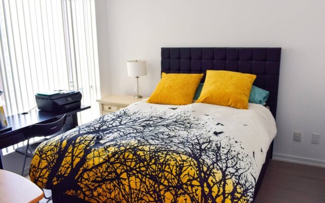 Trendy Modern 1 Bedroom Flat in the Heart of Downtown