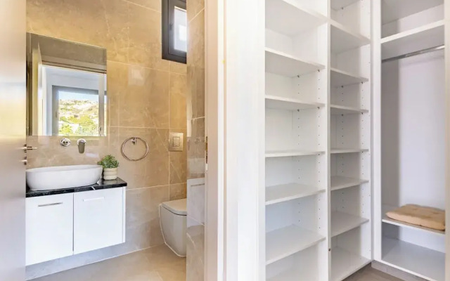 Sanders River Plaza Limassol Apartment