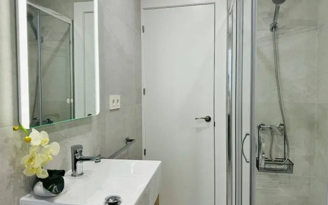 Bright Apartment Near Granada Center