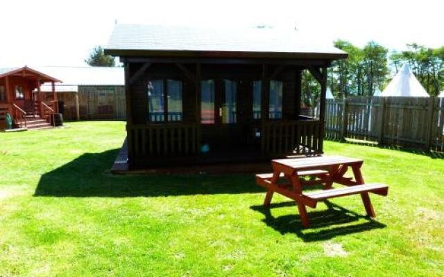 Pinewood Park-Tipis Hot Tubs And Lodges