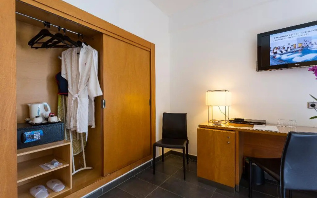 Palladium Hotel Cala Llonga - Adults Only
