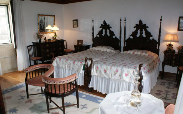 Casa dos Assentos de Quintiaes