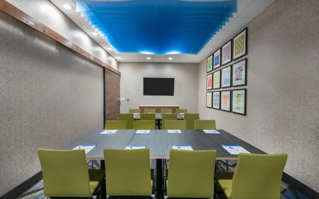 Holiday Inn Express & Suites Bryan