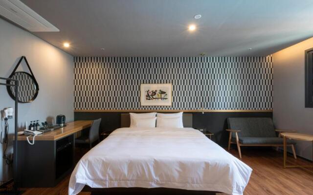 Seomyeon Brown-dot hotel Gold