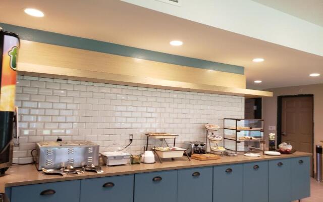 Country Inn & Suites by Radisson, Detroit Lakes, MN