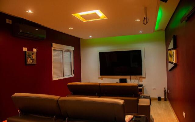 Linda casa com lazer a 500m da praia Guaratuba SP