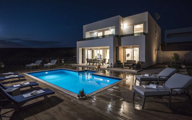 Luxury Villas Royal II with Private Pool