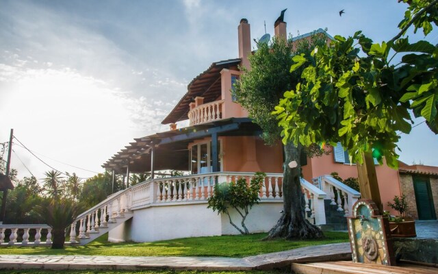 Villa Maxim with Private Pool & Tennis Court