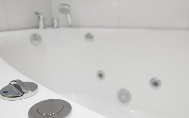 Home Hotel Drott