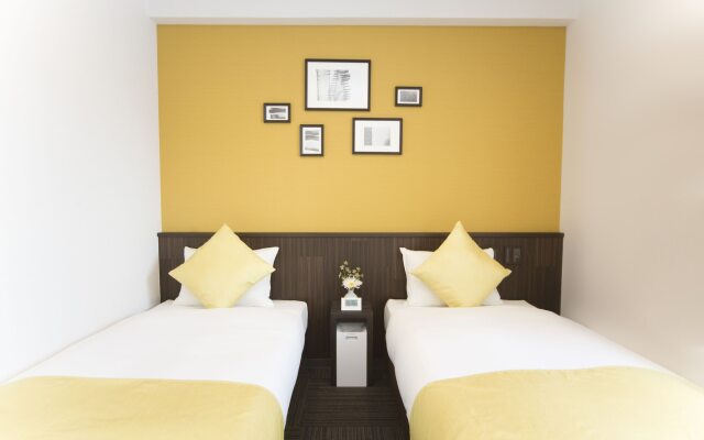 Nipponbashi Crystal Hotel