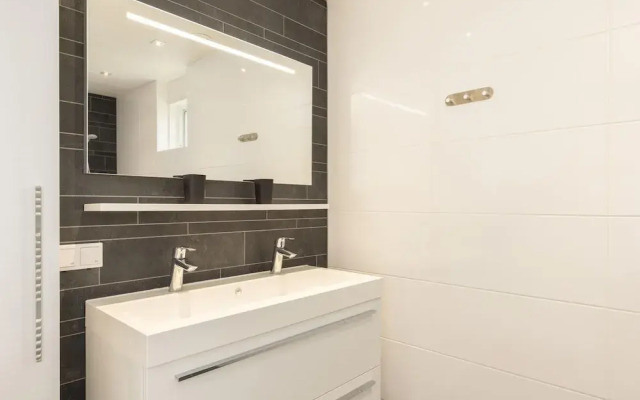 Canal-side Bungalow Stay