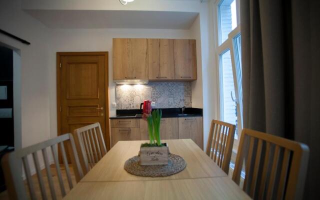 Luxury Suites Riverside Residence