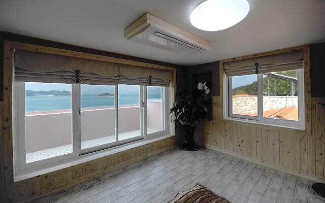 The King Muintel Pension