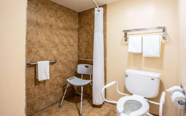 Econo Lodge Naval Station Norfolk