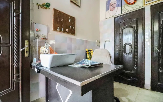 Shri Giriraj Dham by OYO Rooms