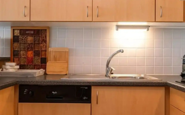 Cosy Flat With Lateral sea View