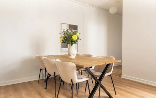 Sanders Noble - Fantastic 5-bdr Apt in the Capital