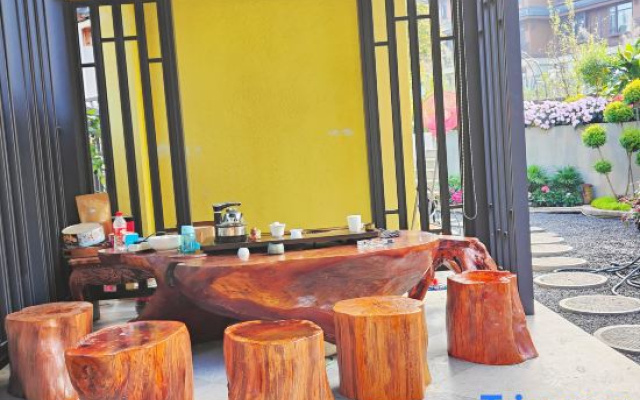 Shuangyu Homestay (Mangshi Yi Nationality Ancient Town)
