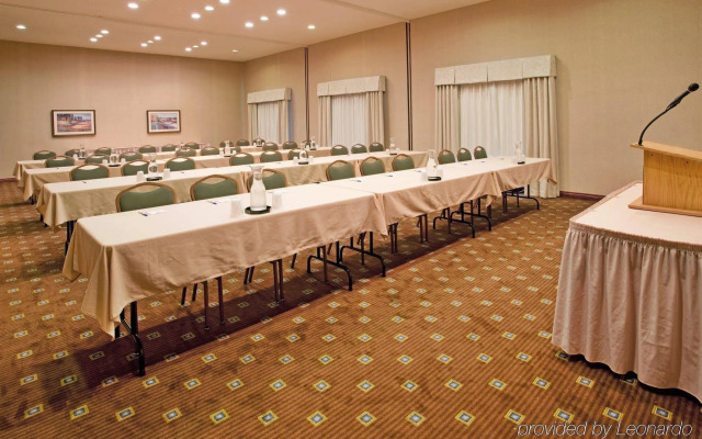 Holiday Inn Express & Suites Lawrence by IHG
