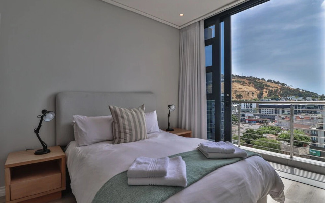 Sixteen on Bree 1425 by CTHA