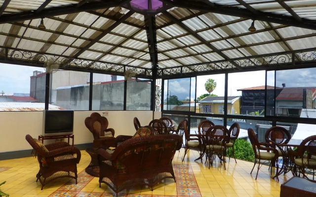 Santo Tomas Hotel