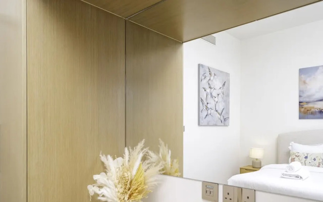 Sleek 1BR in Burj Royale with Canal View