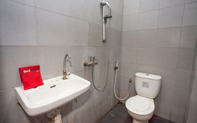 RedDoorz @ Raya Ngagel 2