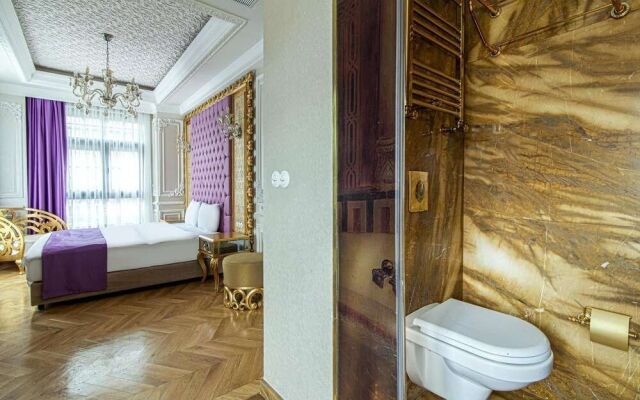 Hotel Room in Historic Mansion in Beylerbeyi