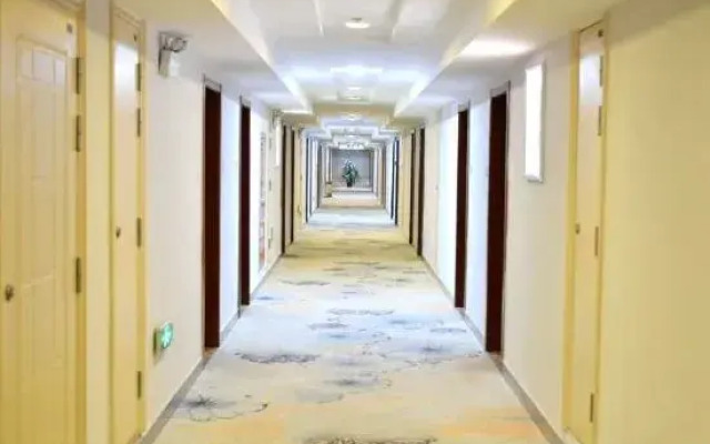 Super 8 Collection Hotel (Shucheng Huaqiao Road Wanda Plaza)