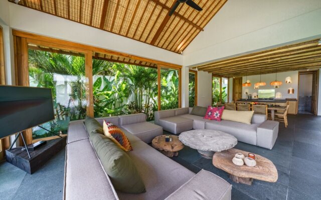 Villa Kauh - Luxury Tropical 5BR Villa