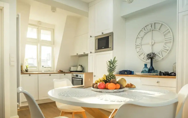 Sky and Sea Apartment by Renters
