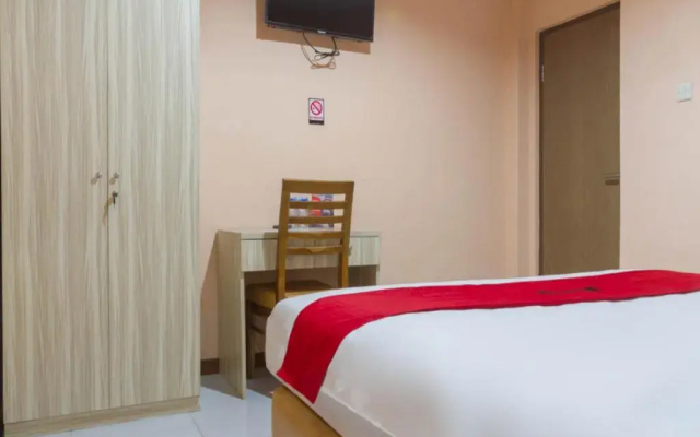 RedDoorz near Istana Plaza 2
