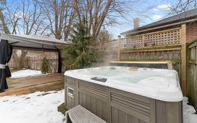 Spacious 2bdrm Home in Burlington