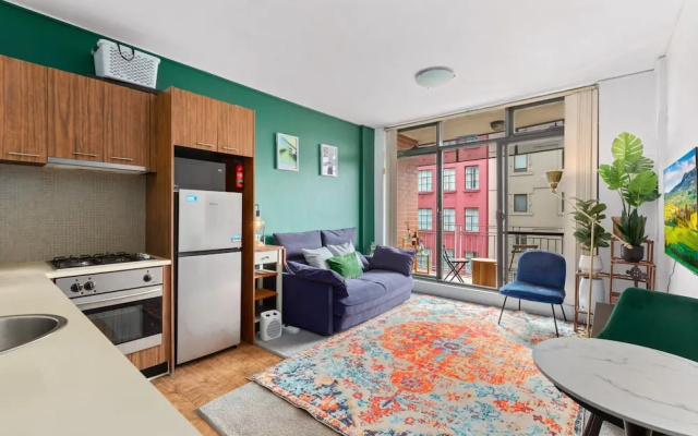 Chic Inner-city 1 Bedroom With Balcony – Guest Rooms – Sydney