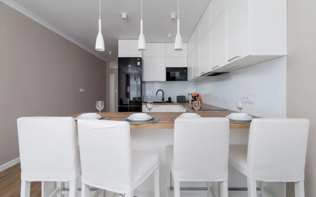 Modern Apartment With Parking by Renters