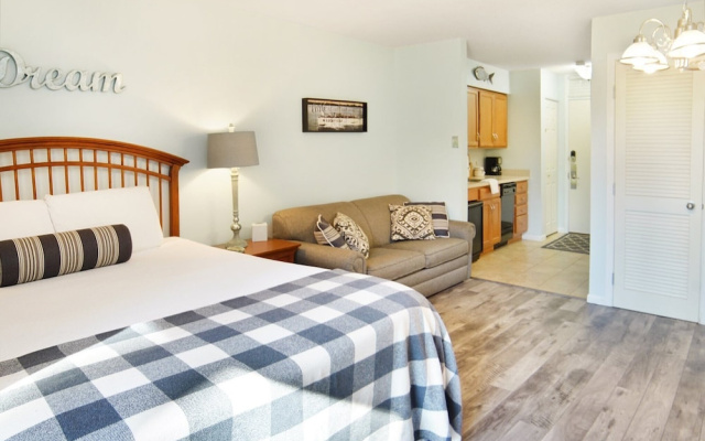 Grand Traverse Bay Waterfront Condo 5680