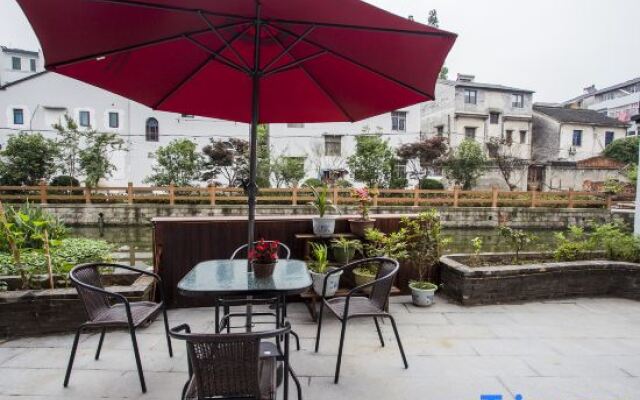 Yueyuejia Theme Inn