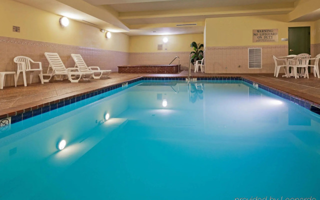 Country Inn & Suites by Radisson, Meridian, MS