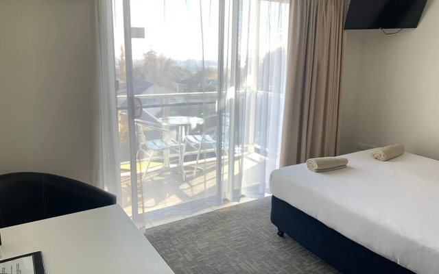 Adina Place Motel Apartments