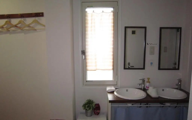 Guesthouse Comodo (Female Only)